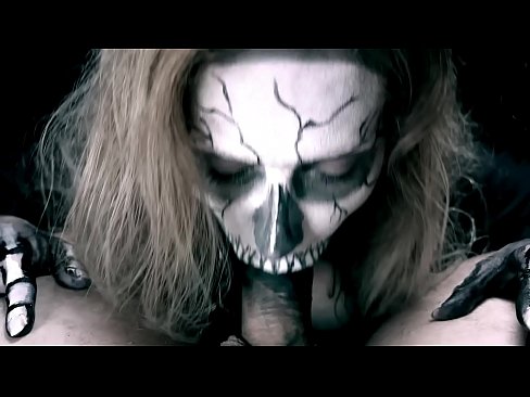 ❤️ Demon famke sûgje hoanne mei har swarte mûle en slikken cum. ❤️ Seksfideo by wy ﹏